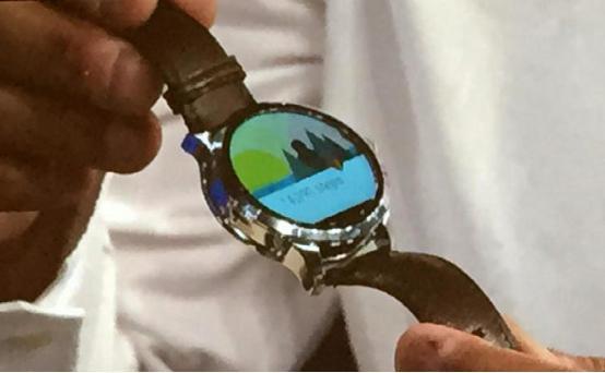 Moto 360被山寨了？Fossil智能手表亮相 