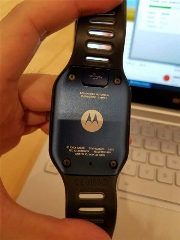 Moto 360原型機曝光：方形真的很丑啊