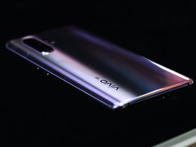 vivo X30 5G首度亮相：潛望式超遠(yuǎn)攝 雙模5G強(qiáng)勢加持