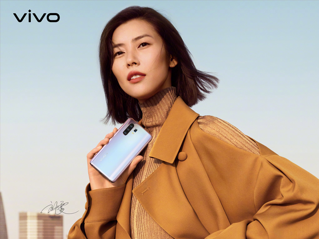 劉雯代言國(guó)際范十足 vivo X30系列藍(lán)橘雙配色吸睛