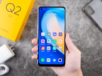 realme Q2 Pro開箱上手：千元就能摸上素皮！65W閃充降維打擊